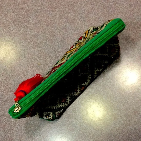 Beautiful woven wool clutch NWOT - Picture 4 of 5